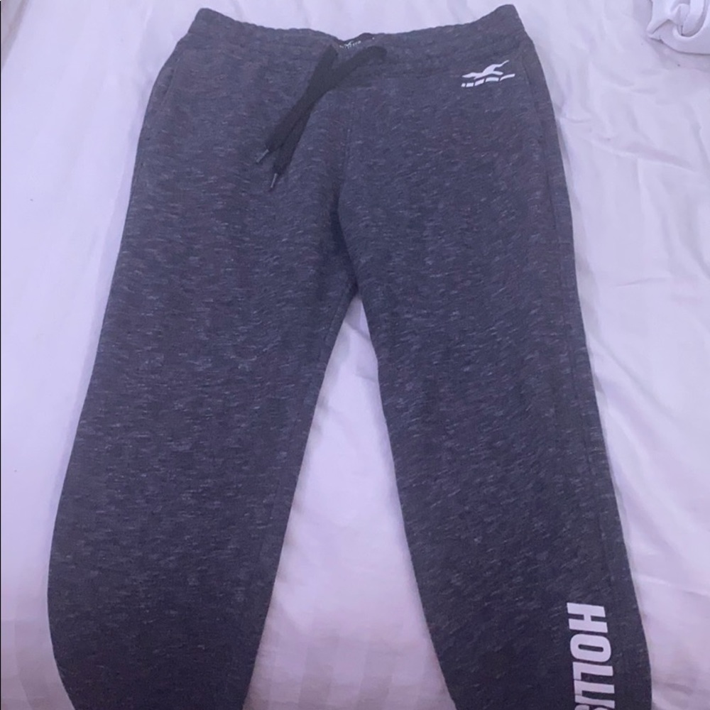 Hol lister sweats